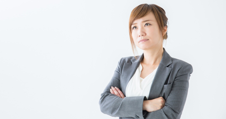 悩んでいる派遣社員のイメージ図